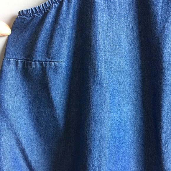 ⚪3/$15 GAP chambray tank top with keyhole back and halter style neck size small - Picture 6 of 13